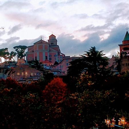 Casa Vacanze Nel Centro Storico Di Fermo Happy Song Eksteriør billede